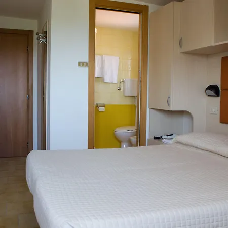 斯特雷萨酒店 3* 里米尼